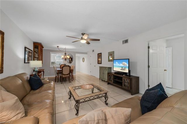 200 Valley Stream DR 3B, Naples, FL 34113