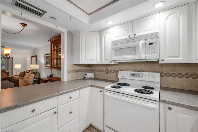 200 Valley Stream DR 3B, Naples, FL 34113