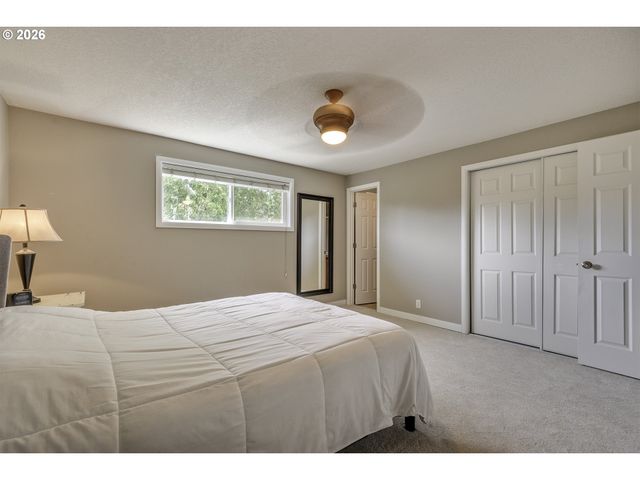 704 Ne LINDEN Ave, Hillsboro, OR 97124