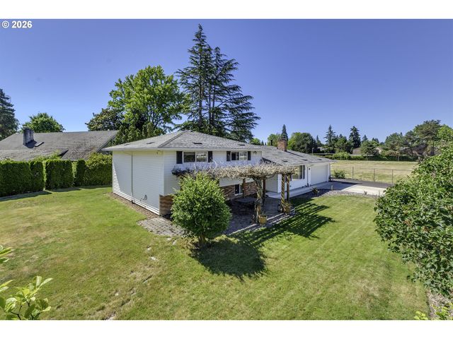704 Ne LINDEN Ave, Hillsboro, OR 97124