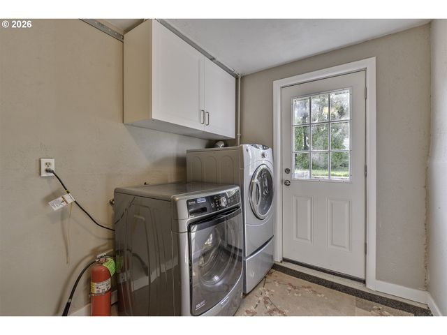 704 Ne LINDEN Ave, Hillsboro, OR 97124