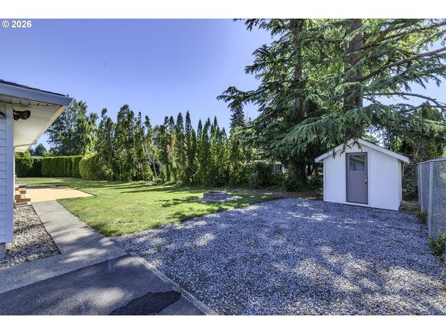 704 Ne LINDEN Ave, Hillsboro, OR 97124