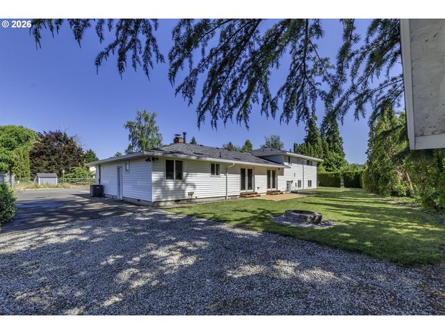 704 Ne LINDEN Ave, Hillsboro, OR 97124