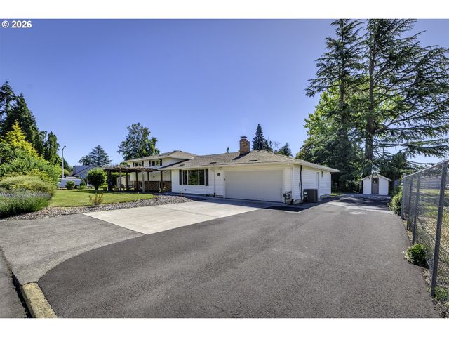 704 Ne LINDEN Ave, Hillsboro, OR 97124