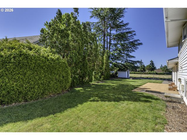 704 Ne LINDEN Ave, Hillsboro, OR 97124