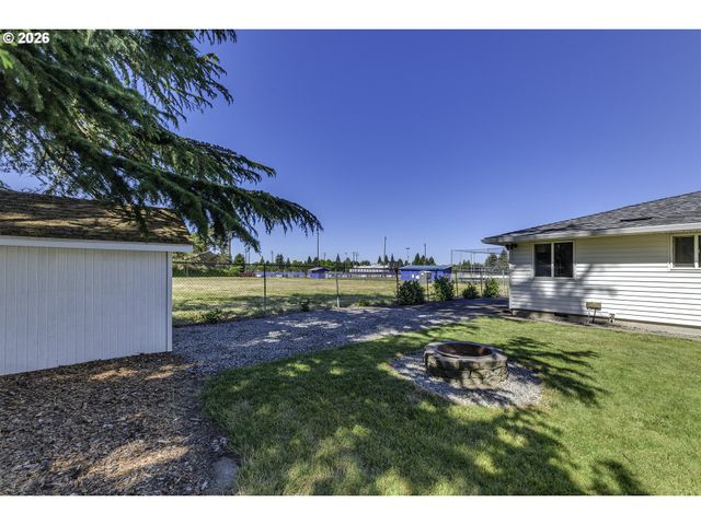 704 Ne LINDEN Ave, Hillsboro, OR 97124