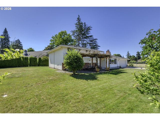 704 Ne LINDEN Ave, Hillsboro, OR 97124