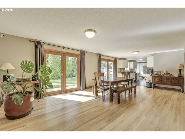 704 Ne LINDEN Ave, Hillsboro, OR 97124