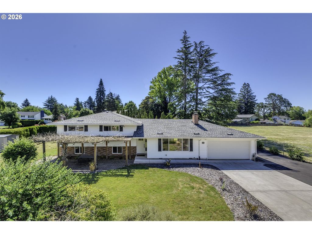 704 Ne LINDEN Ave, Hillsboro, OR 97124