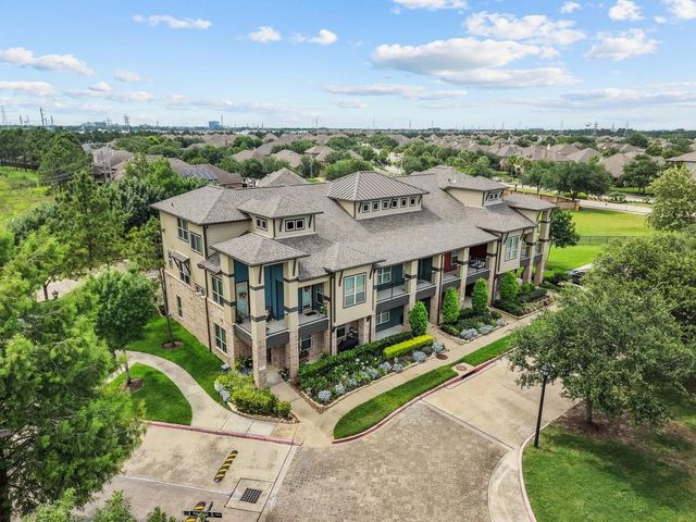 416 Via Regatta Drive, Webster, TX 77598