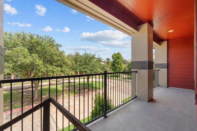 416 Via Regatta Drive, Webster, TX 77598