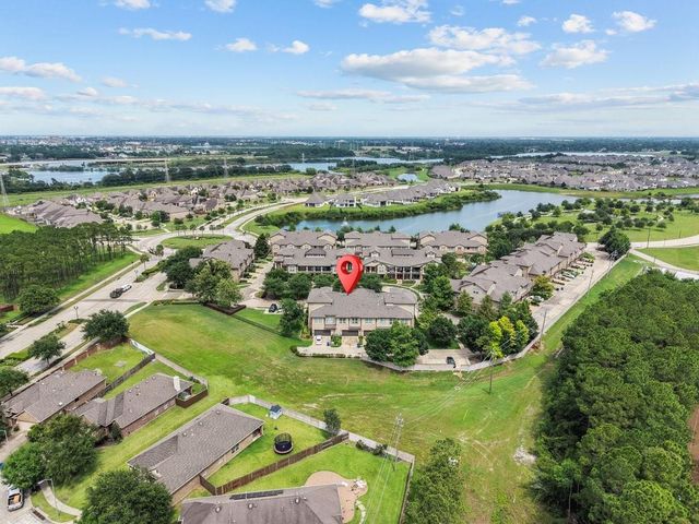 416 Via Regatta Drive, Webster, TX 77598