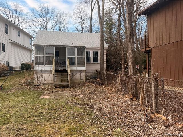 6912 Colony Drive, West Bloomfield, MI 48323