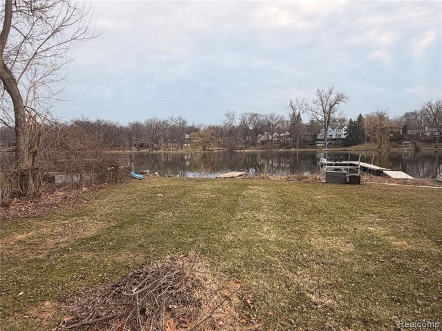 6912 Colony Drive, West Bloomfield, MI 48323