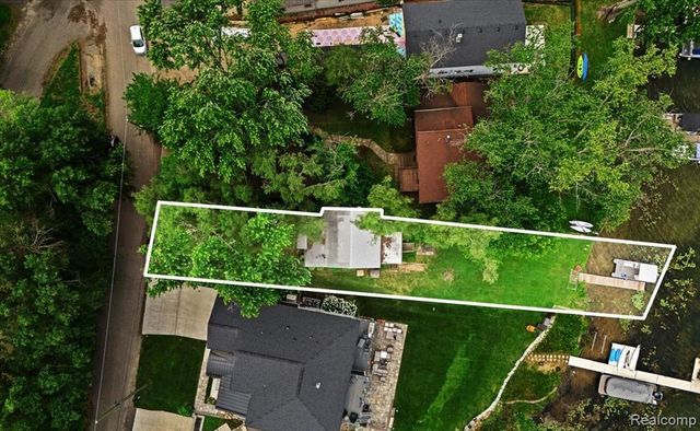 6912 Colony Drive, West Bloomfield, MI 48323
