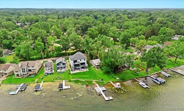 6912 Colony Drive, West Bloomfield, MI 48323
