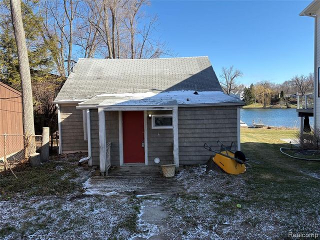 6912 Colony Drive, West Bloomfield, MI 48323