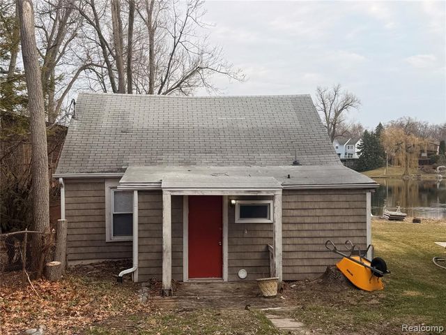 6912 Colony Drive, West Bloomfield, MI 48323