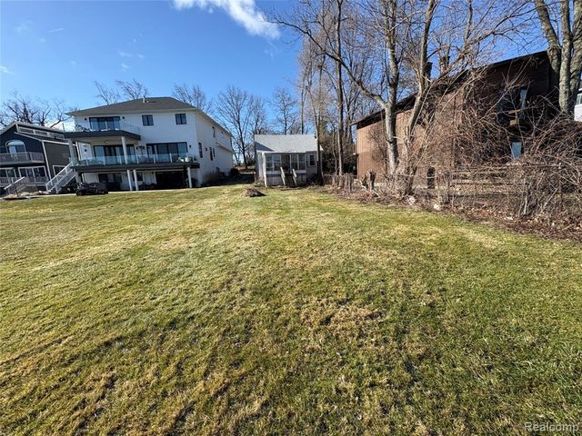 6912 Colony Drive, West Bloomfield, MI 48323