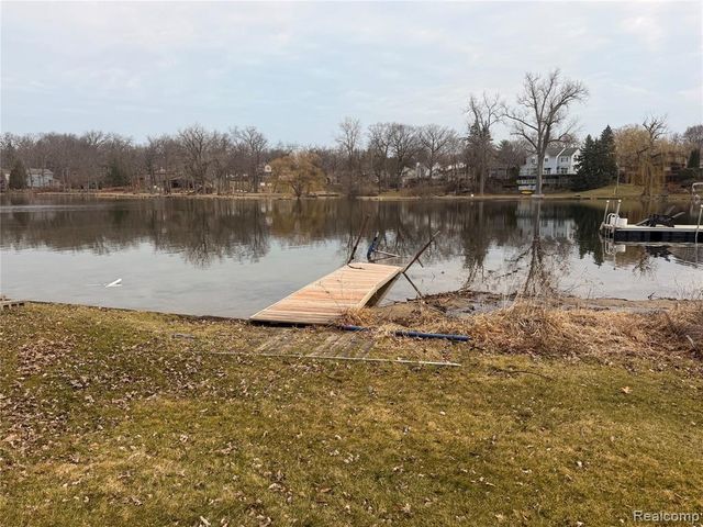 6912 Colony Drive, West Bloomfield, MI 48323