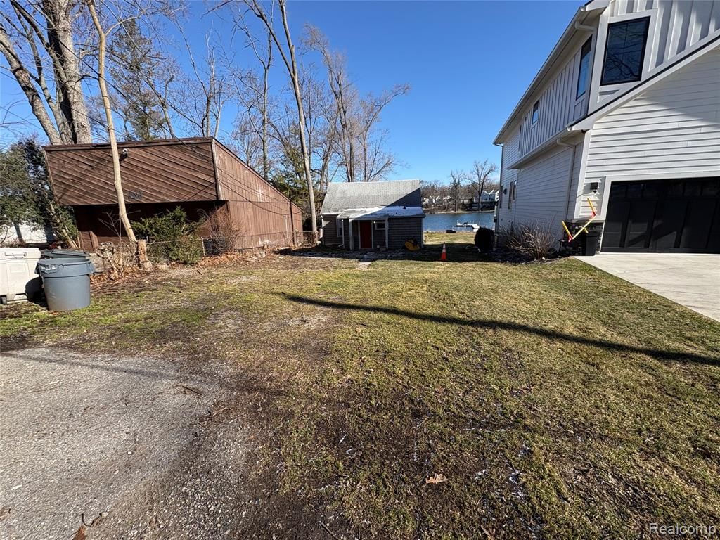 6912 Colony Drive, West Bloomfield, MI 48323