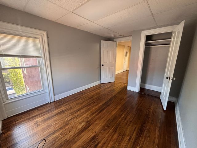 4 Crown St 2, Worcester, MA 01609