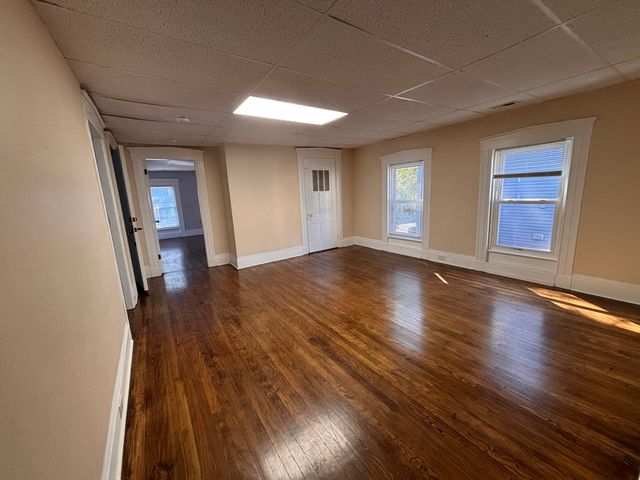 4 Crown St 2, Worcester, MA 01609