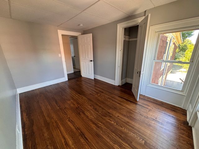 4 Crown St 2, Worcester, MA 01609