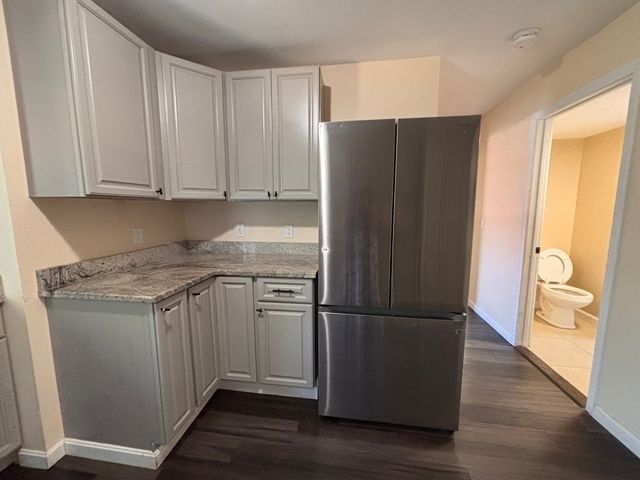 4 Crown St 2, Worcester, MA 01609