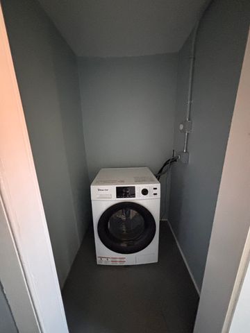 4 Crown St 2, Worcester, MA 01609