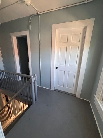 4 Crown St 2, Worcester, MA 01609