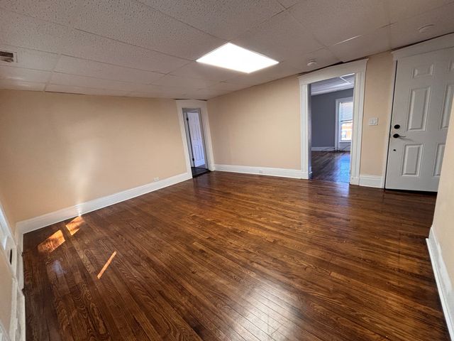 4 Crown St 2, Worcester, MA 01609