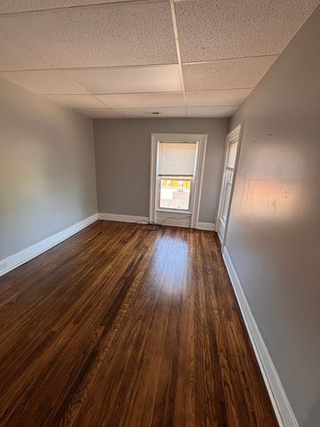 4 Crown St 2, Worcester, MA 01609