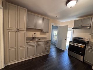 4 Crown St 2, Worcester, MA 01609