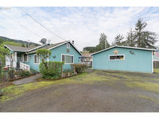825 S CEDAR St, Drain, OR 97435