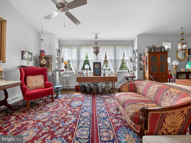 1 UPTON LN, Yardley, PA 19067