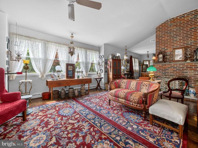 1 UPTON LN, Yardley, PA 19067