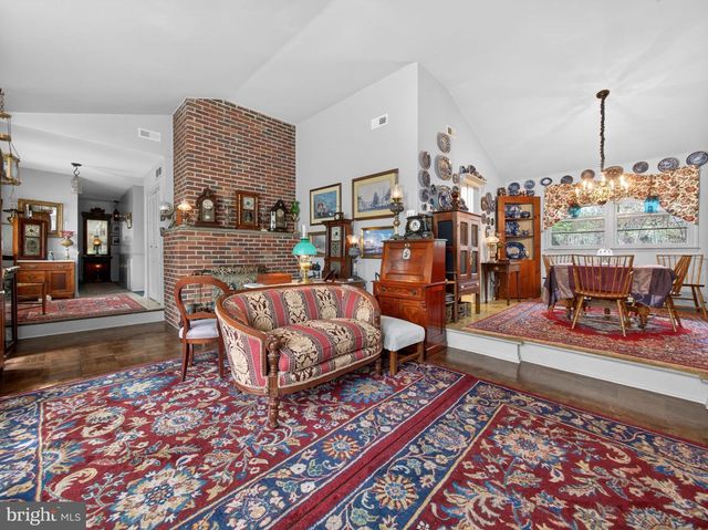 1 UPTON LN, Yardley, PA 19067
