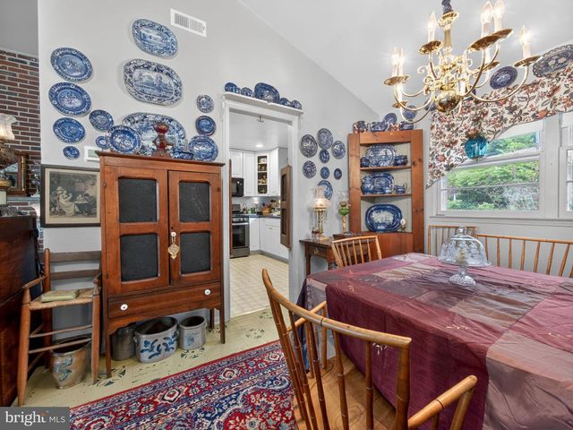 1 UPTON LN, Yardley, PA 19067
