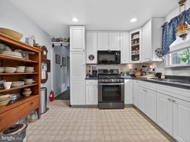 1 UPTON LN, Yardley, PA 19067