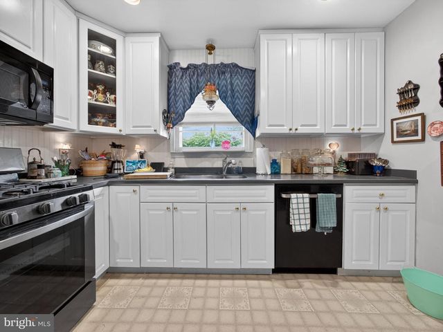 1 UPTON LN, Yardley, PA 19067