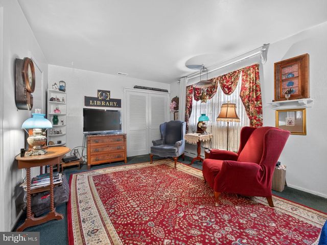 1 UPTON LN, Yardley, PA 19067
