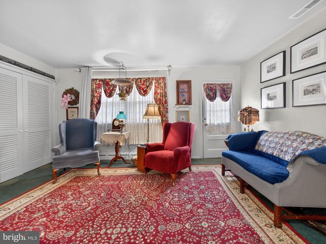 1 UPTON LN, Yardley, PA 19067