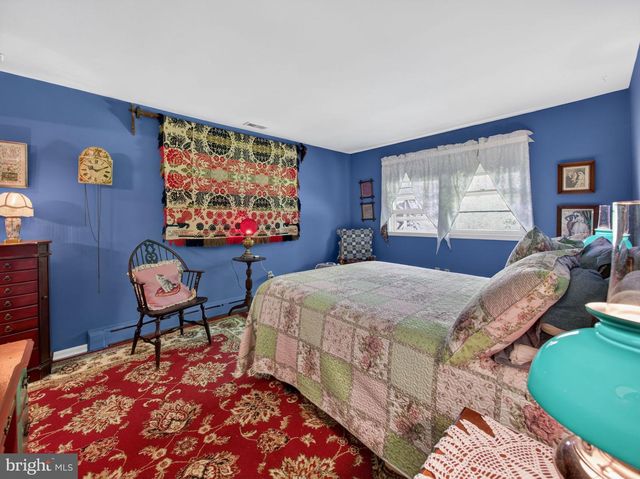 1 UPTON LN, Yardley, PA 19067
