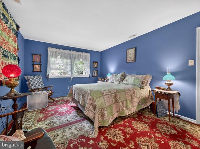 1 UPTON LN, Yardley, PA 19067
