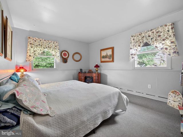 1 UPTON LN, Yardley, PA 19067