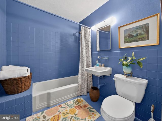 1 UPTON LN, Yardley, PA 19067
