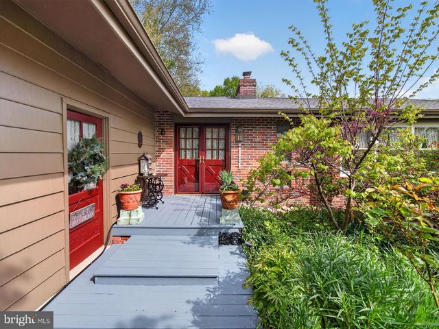 1 UPTON LN, Yardley, PA 19067