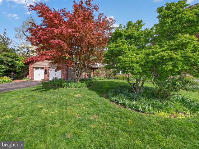1 UPTON LN, Yardley, PA 19067