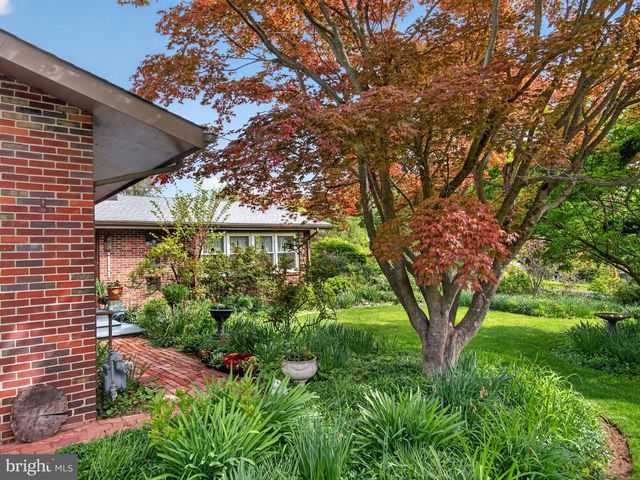 1 UPTON LN, Yardley, PA 19067
